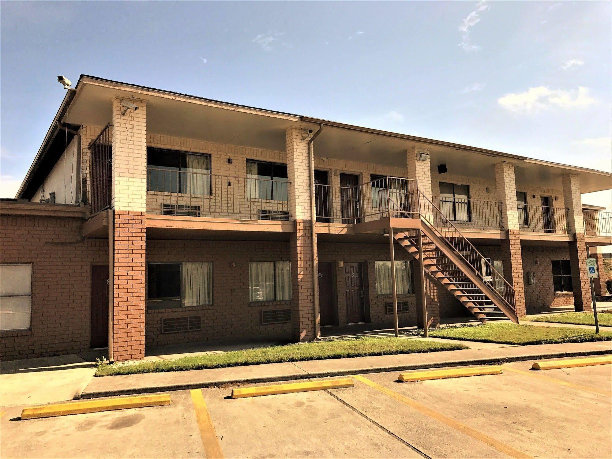 Hometowne Studios By Red Roof San Antonio E - Frost Bank Center المظهر الخارجي الصورة